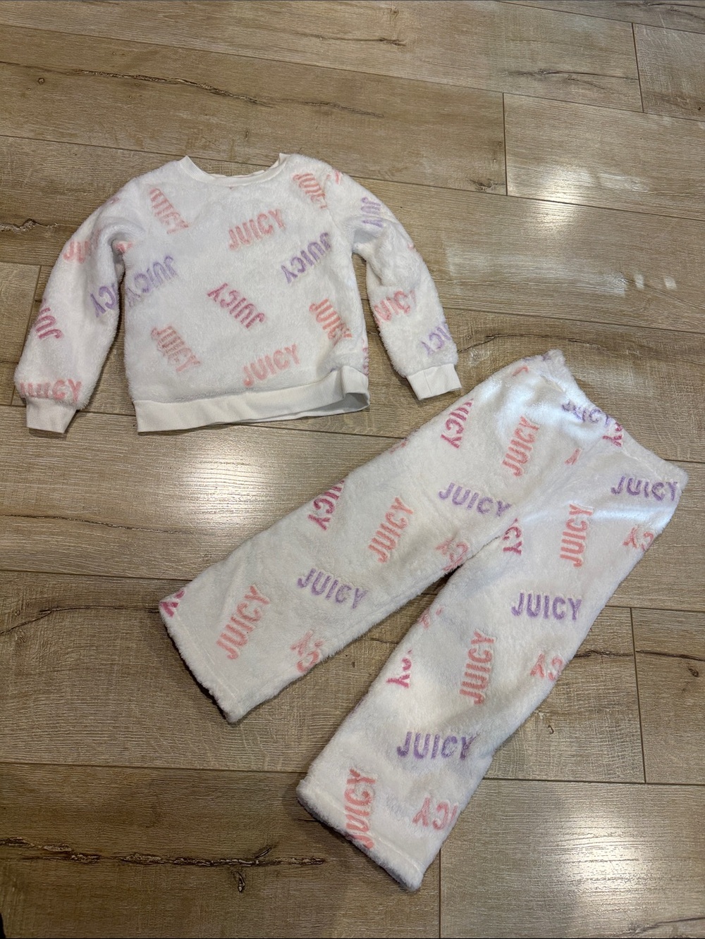Juicy Couture Girls Size 4 Fuzzy Lounge Set Y2K Logo Sweater Pants 2 Piece